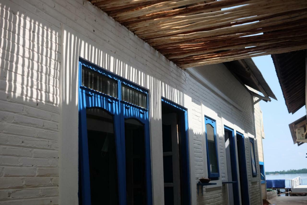 Blue Coral Homestay Карімунджава Екстер'єр фото